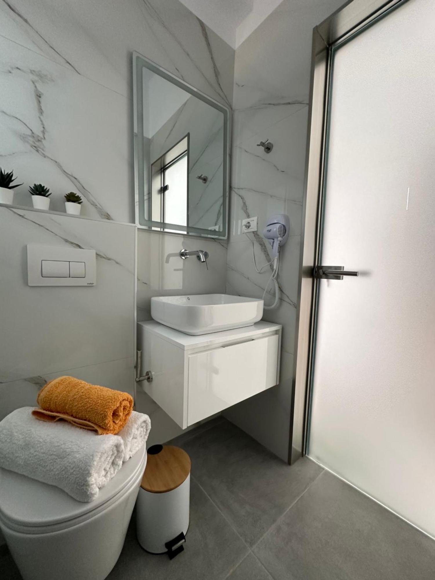 Harmonia 1 Himara